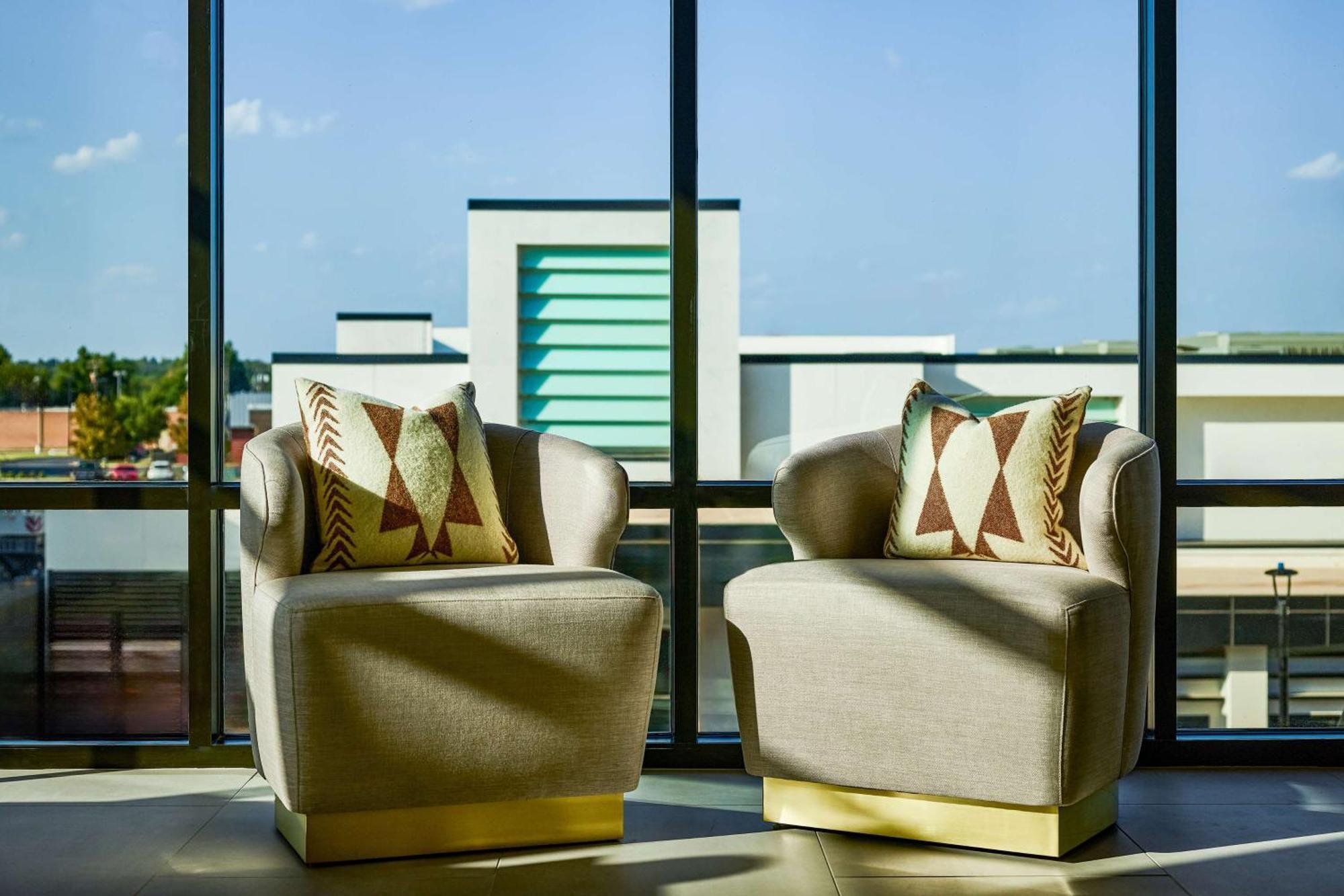 Lively On Oak City, Tapestry By Hilton 4*