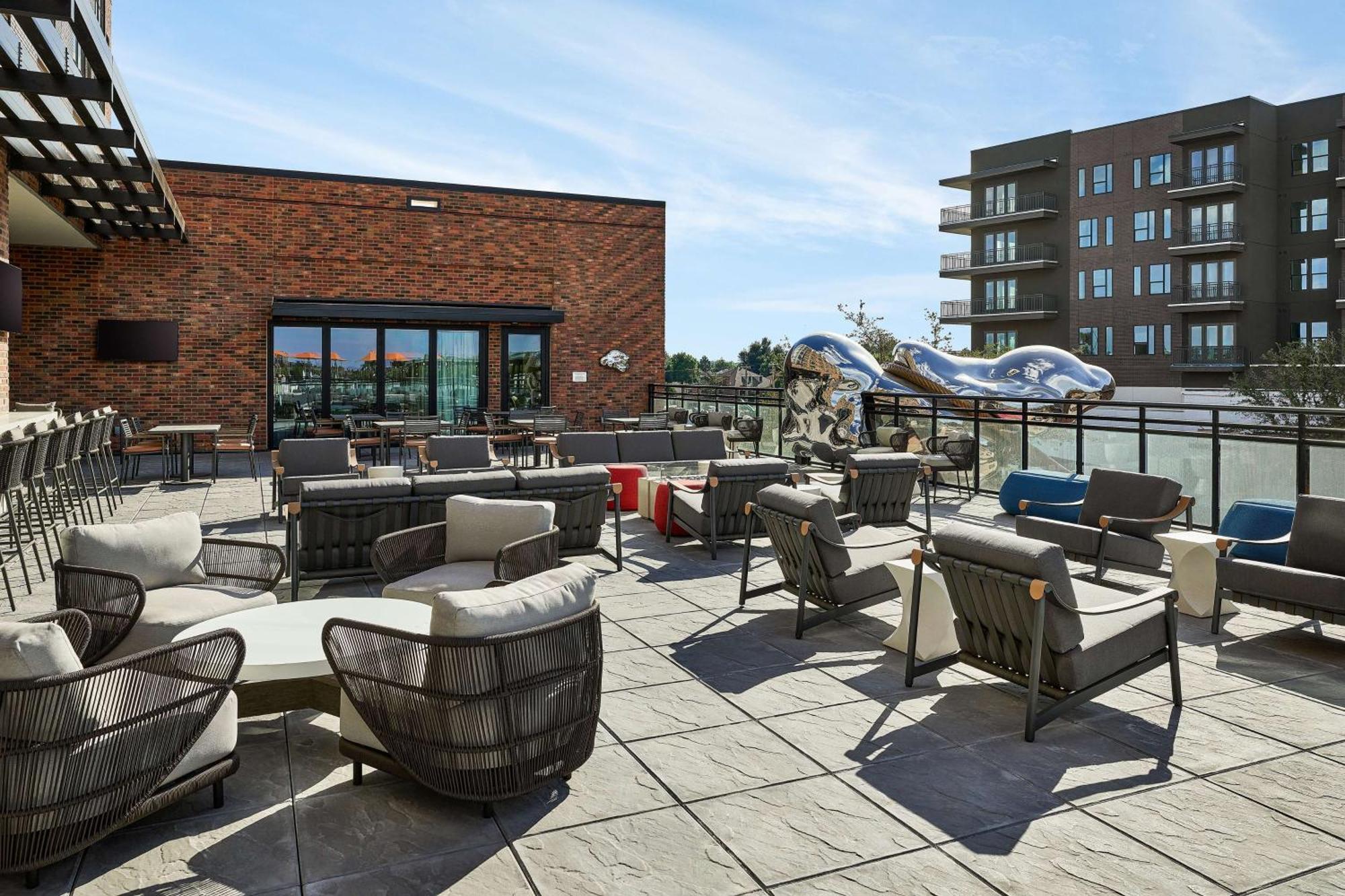 Lively On Oak City, Tapestry By Hilton Hotel 4*